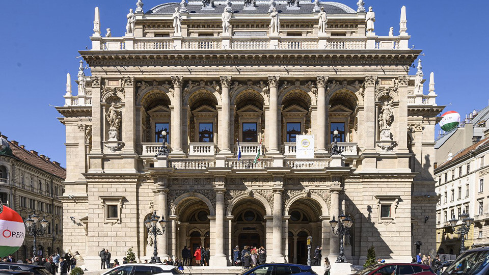 outside photo of the Opera building